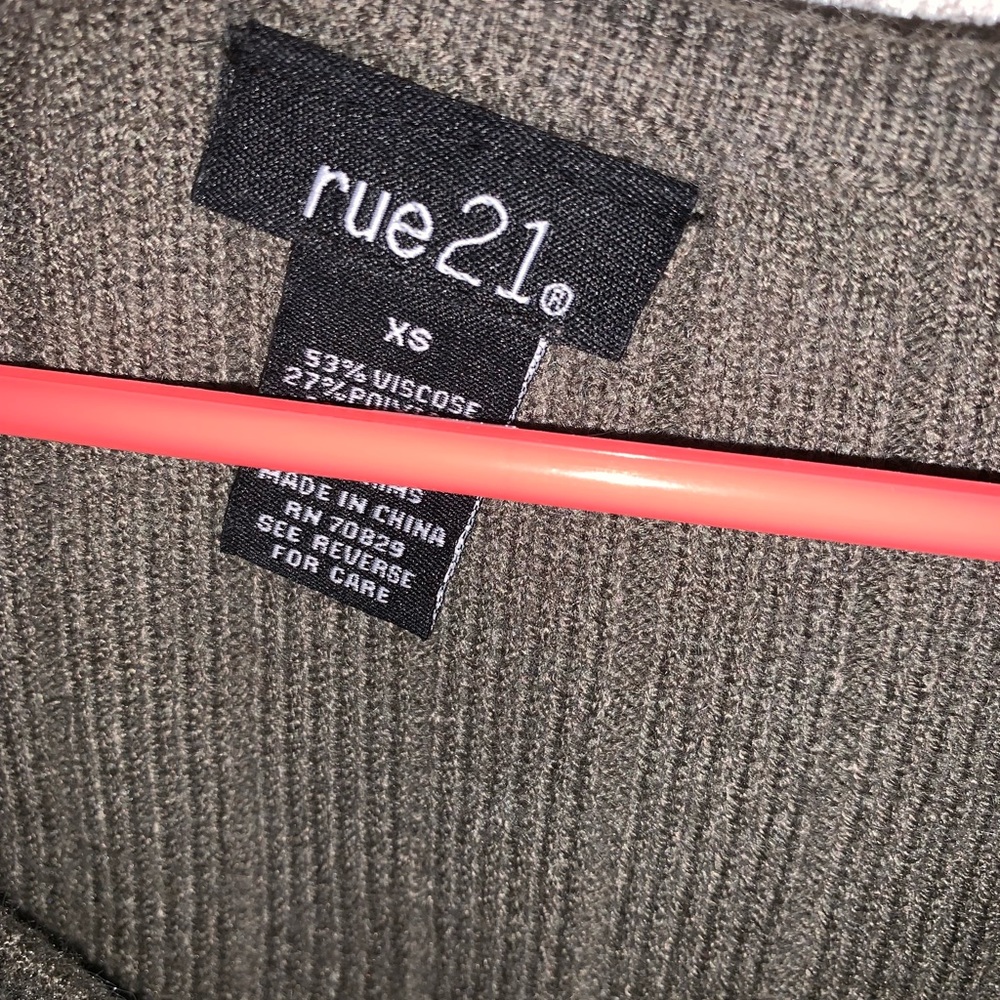 Olive Green Distressed Sweater Ribbed Rue21 - Picture 4 of 4